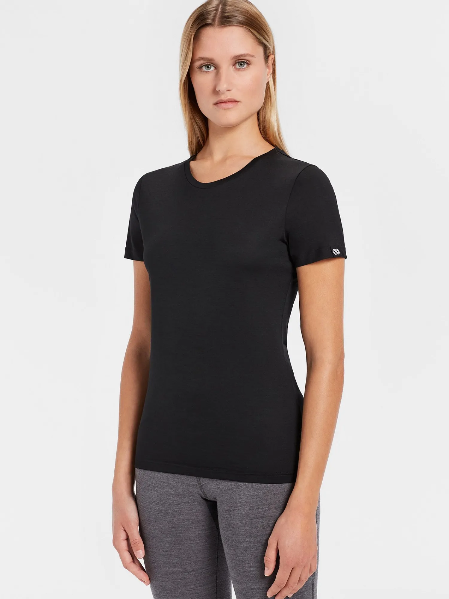 Hot Rewoolution CHERRY - t-shirt in merino jersey 140 gr per donna in colore nero