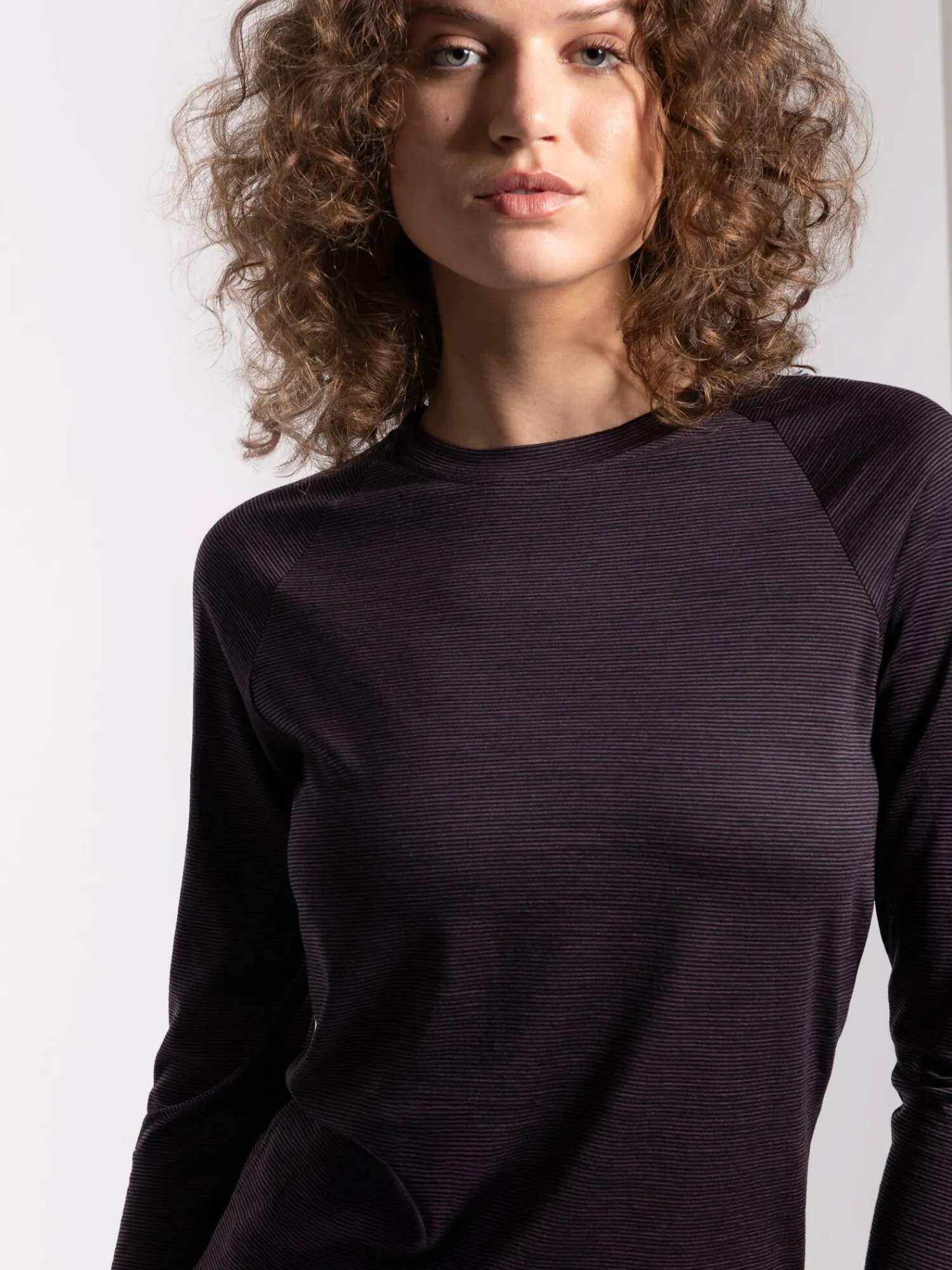 Outlet Rewoolution HAAST - t-shirt 140 gr per donna in colore viola